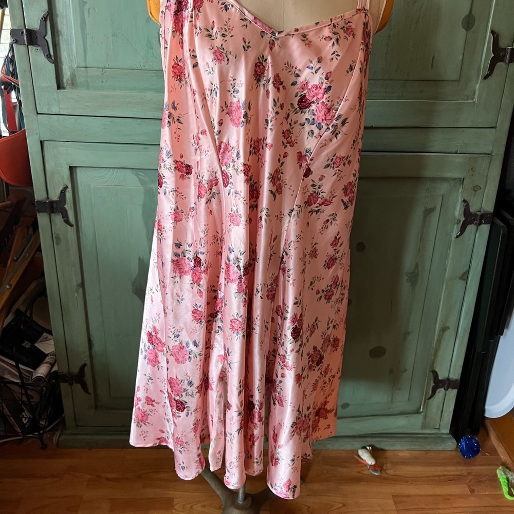 Satin nightgown / night dress